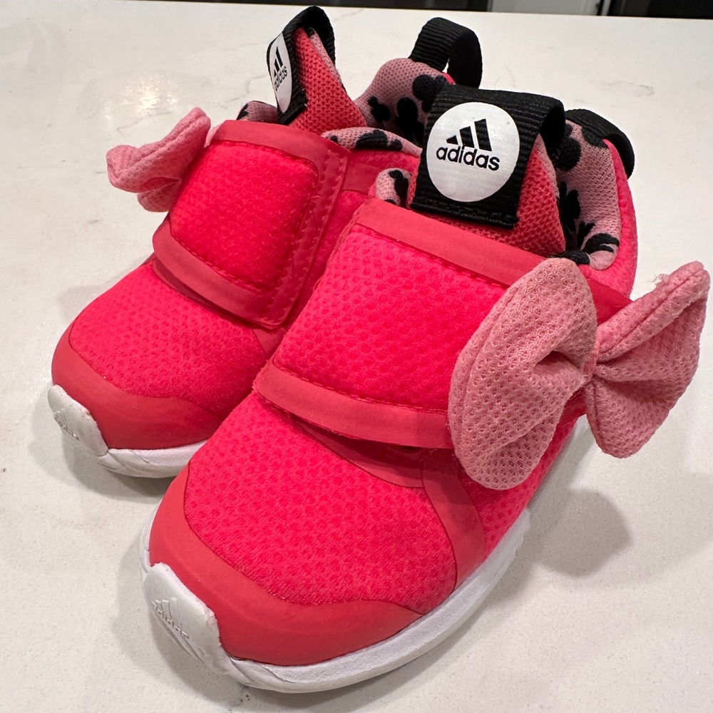didas Minnie Mouse toddler shoe size 5.5